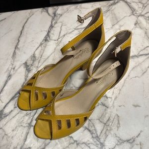 Seychelles Heritage size 8 mustard leather peep toe pump